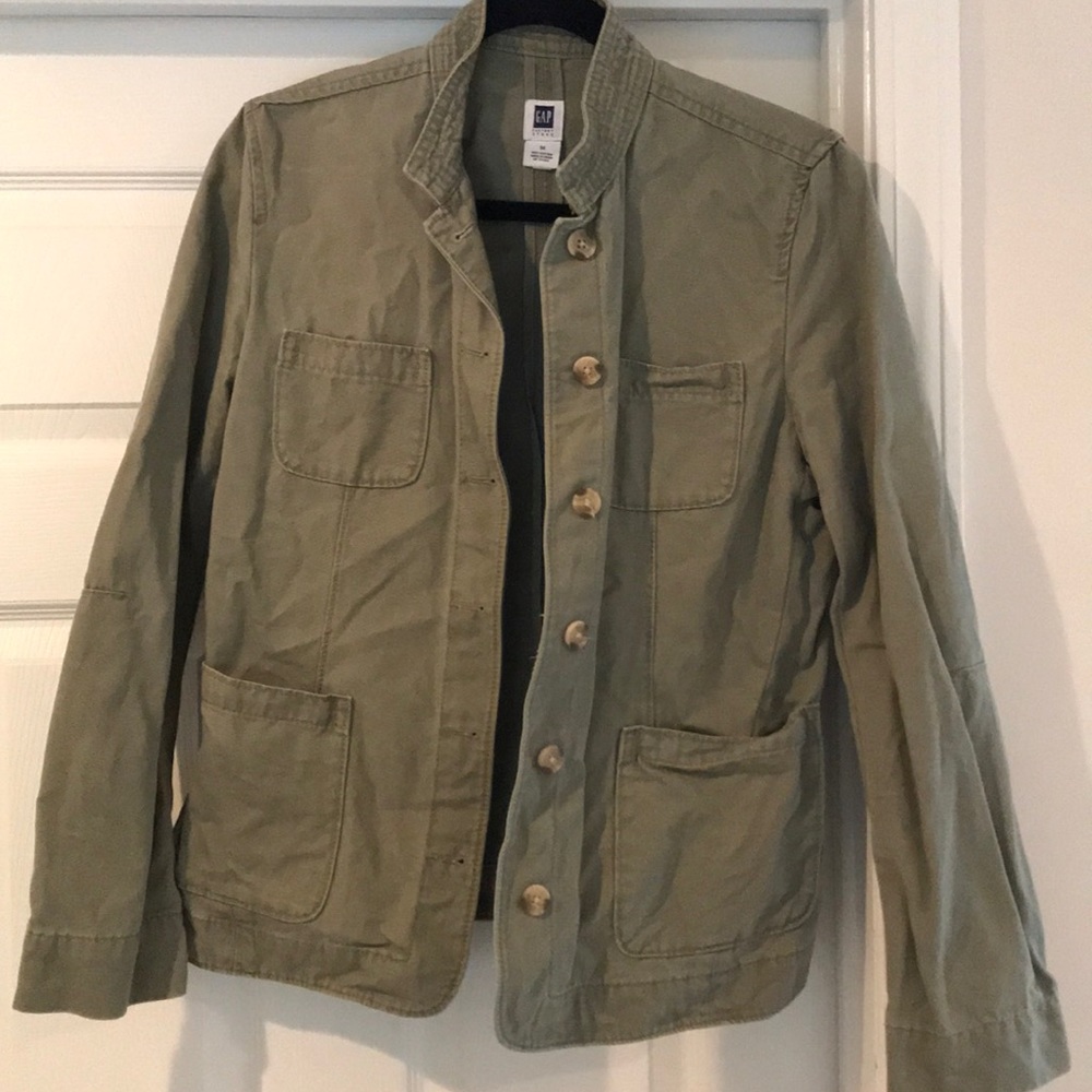 Green canvas military jacket w/ brown buttons